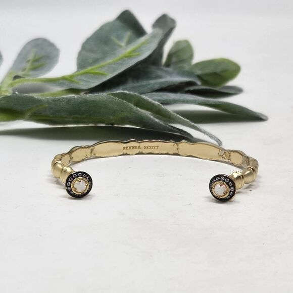 KENDRA SCOTT Ryker Bracelet in Gold Tone White Kyocera Opal Mystic Bazaar - Picture 2 of 11